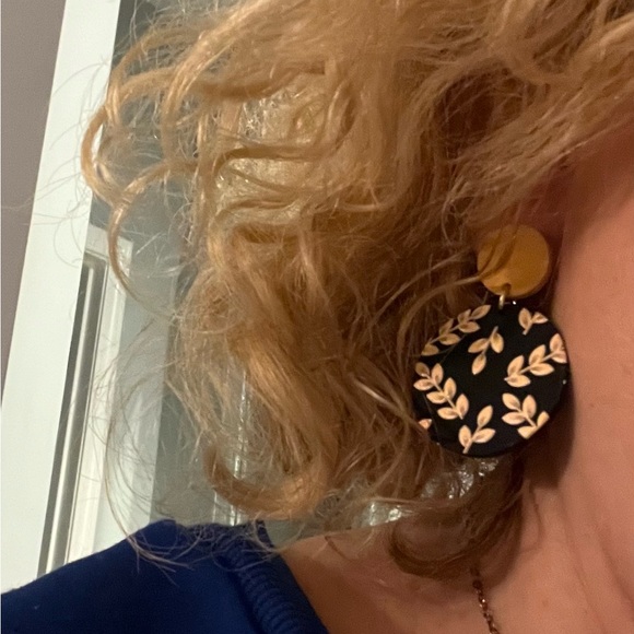 Round Shape Yellow Twig Leaf Pattern Dangle Earrings - Picture 3 of 5